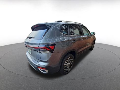 Used 2025 Volkswagen Taos SE image 7