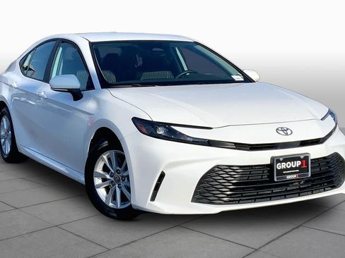 Used 2025 Toyota Camry LE FWD image 3