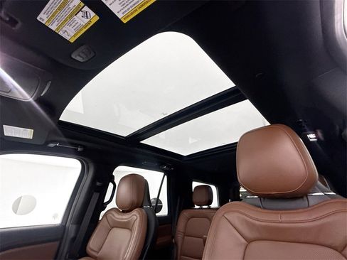 Used 2024 Lincoln Navigator Reserve image 21