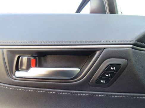 Certified 2023 Toyota Venza Nightshade image 34