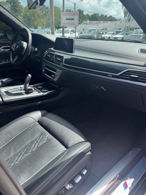 Used 2022 BMW 750i xDrive w/ Executive Package AWD/4WD image 16