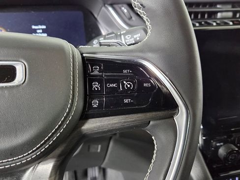 Used 2023 Jeep Grand Cherokee Overland w/ Luxury Tech Group IV image 18