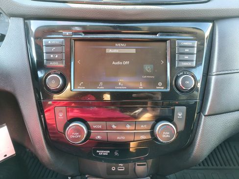Used 2020 Nissan Rogue S AWD/4WD image 3