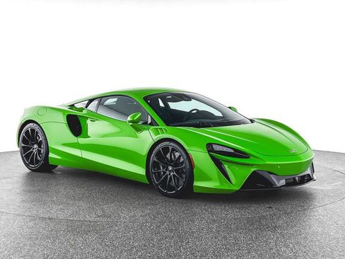 New 2025 McLaren Artura image 1