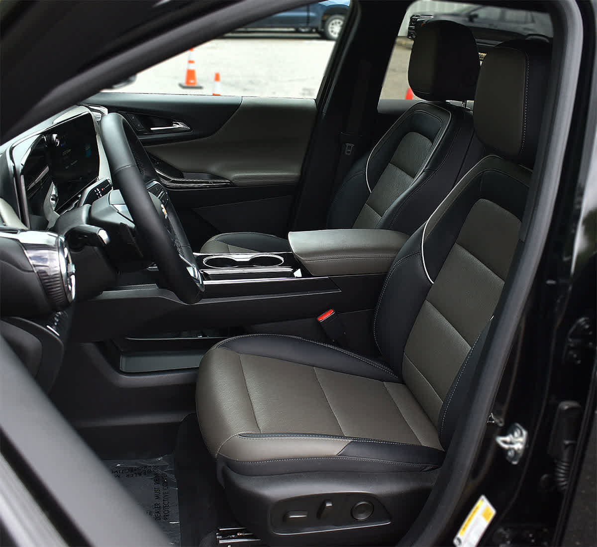 Used 2025 Chevrolet Equinox LT w/ Convenience Package II AWD/4WD image 9