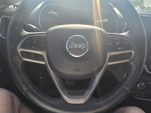 Used 2019 Jeep Cherokee Latitude Plus w/ Cold Weather Group image 12