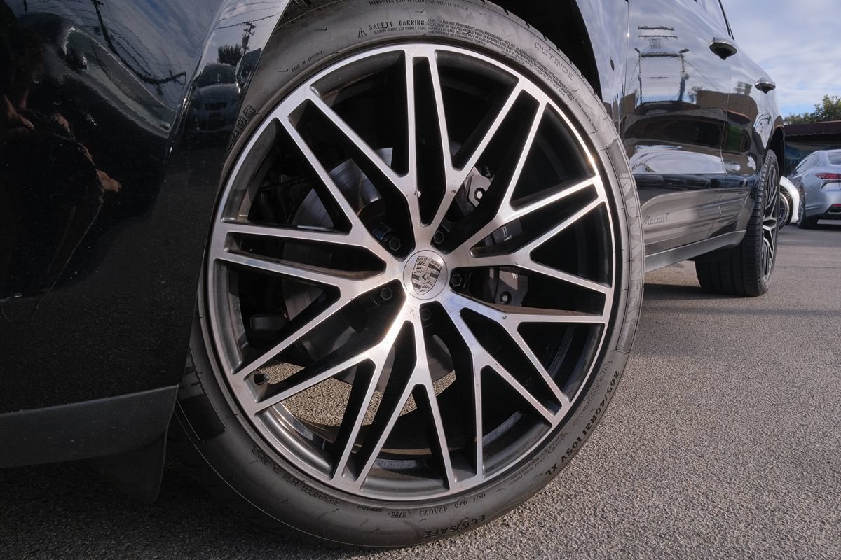 Used 2023 Porsche Macan Turbo AWD/4WD image 50