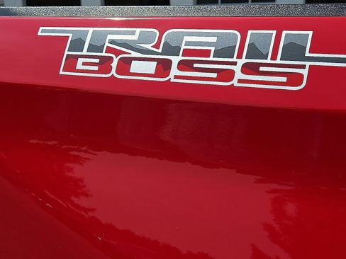 Used 2024 Chevrolet Silverado 1500 LT Trail Boss w/ Convenience Package II image 7