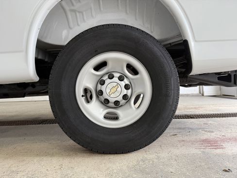 New 2025 Chevrolet Express 3500 w/ Driver Convenience Package image 39