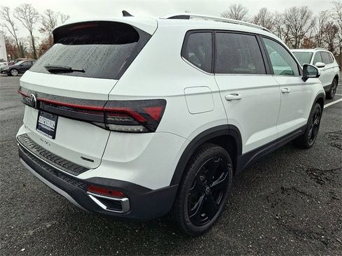 New 2026 Volkswagen Taos SEL image 4