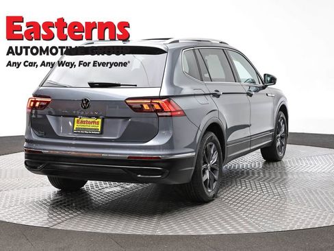 Used 2022 Volkswagen Tiguan SE w/ Panoramic Sunroof Package image 5