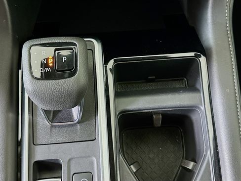 Used 2025 Nissan Pathfinder SV FWD image 24