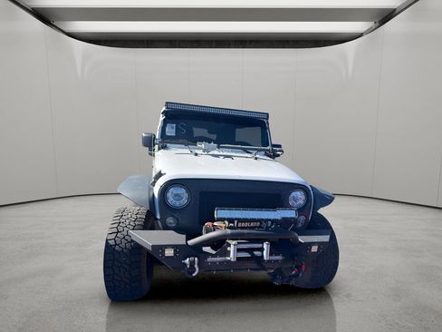 Used 2017 Jeep Wrangler Unlimited Rubicon w/ Connectivity Group image 12