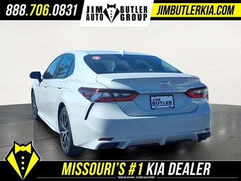 Used 2023 Toyota Camry SE FWD image 6
