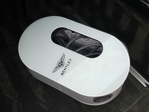 Used 2020 Bentley Bentayga Plug-In Hybrid image 74