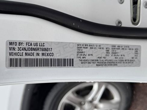 Used 2024 Jeep Compass Latitude image 12