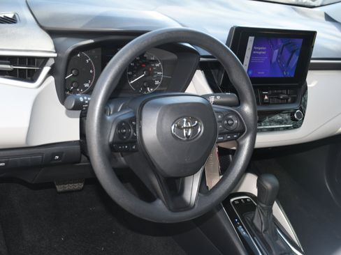 Used 2025 Toyota Corolla LE image 8