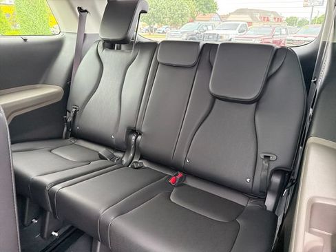 New 2026 Kia Carnival EX FWD image 22