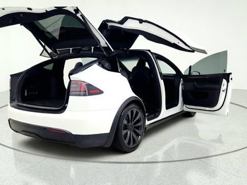 Used 2024 Tesla Model X AWD/4WD image 18