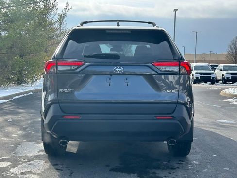 Used 2022 Toyota RAV4 XLE Premium image 6