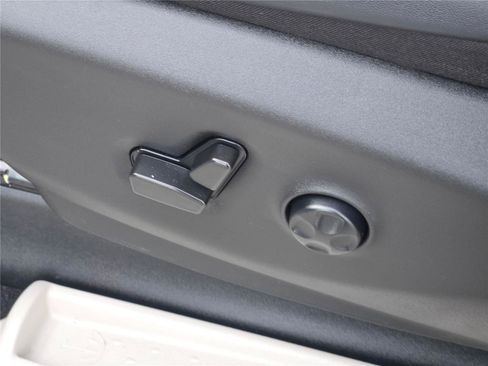 Certified 2024 Chrysler Pacifica Limited FWD image 28
