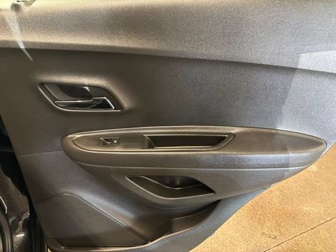 Used 2020 Chevrolet Trax LS FWD image 23