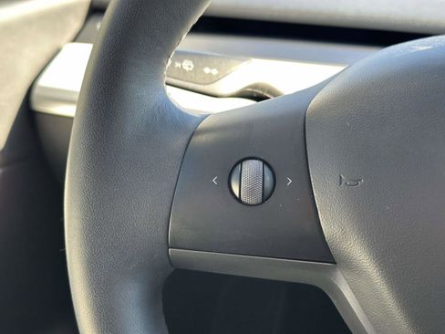 Used 2022 Tesla Model Y Performance image 22