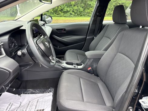 Used 2024 Toyota Corolla LE FWD image 11