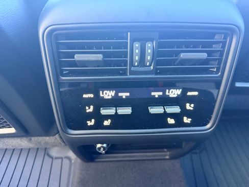 Used 2025 Porsche Cayenne S AWD/4WD image 22