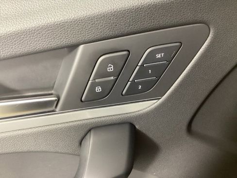 Certified 2025 Audi Q5 2.0T Premium image 18