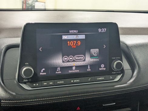 Used 2023 Nissan Rogue S AWD/4WD image 15