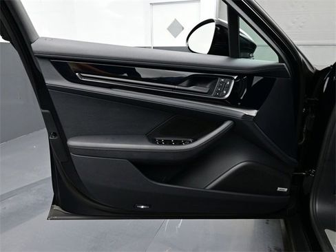 Used 2024 Porsche Panamera 4 image 7