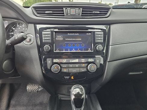 Used 2019 Nissan Rogue SV FWD image 18