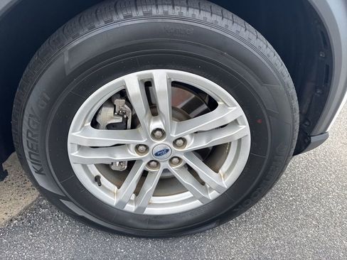 Used 2023 Ford Explorer XLT image 11