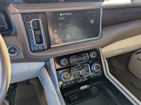 Used 2022 GMC Yukon XL Denali AWD/4WD image 22