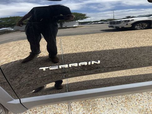Certified 2025 GMC Terrain Elevation FWD image 32