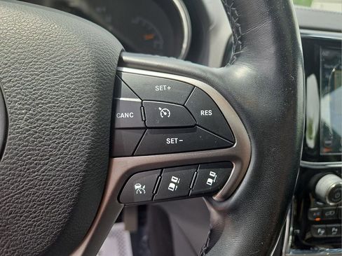 Used 2020 Jeep Grand Cherokee Overland AWD/4WD image 23
