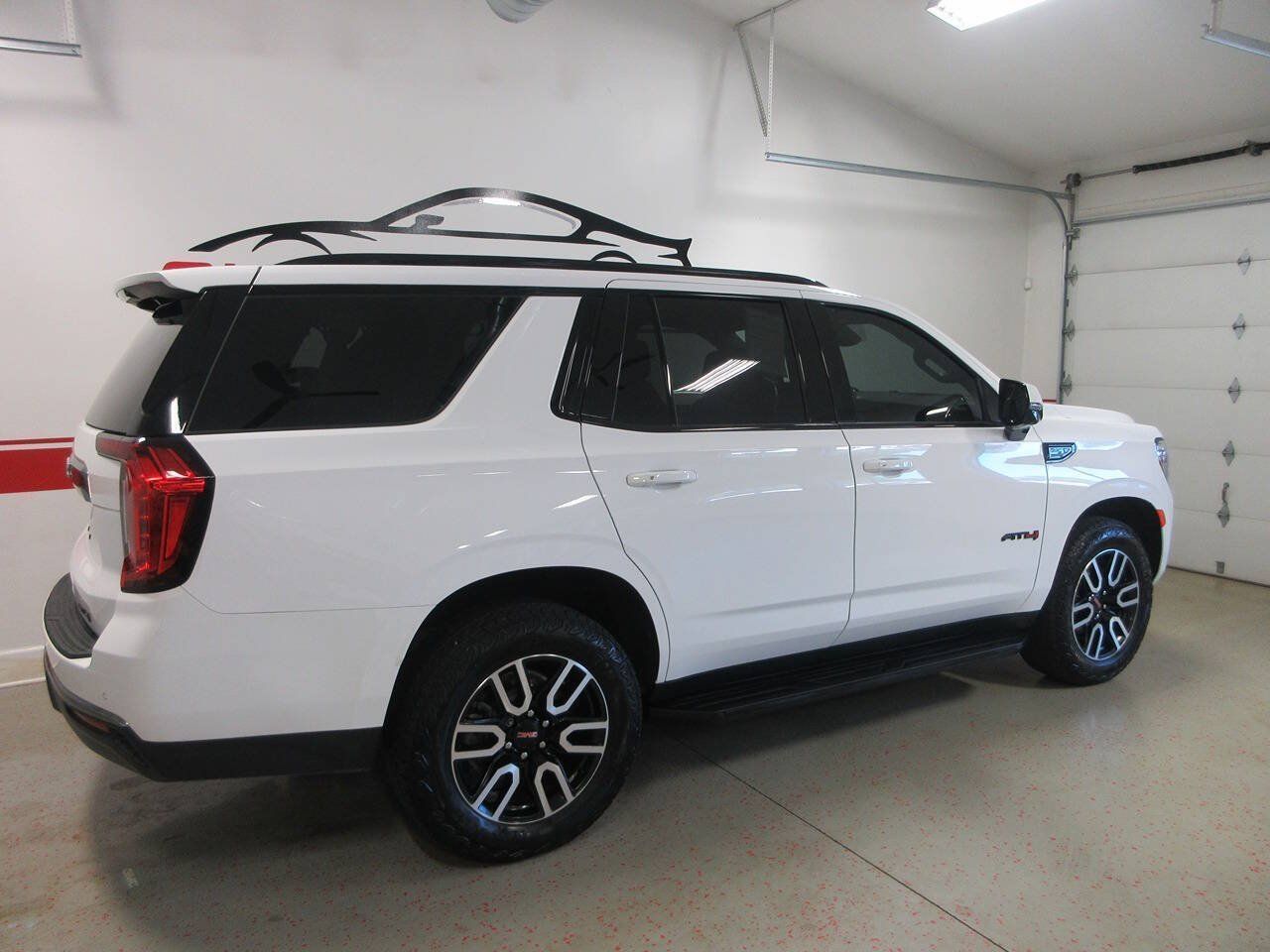Used 2024 GMC Yukon AT4 w/ Technology Package AWD/4WD image 4