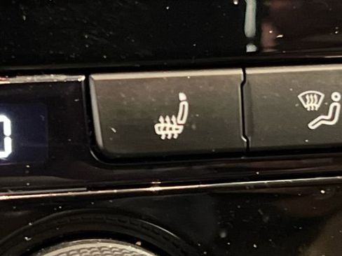 Certified 2022 Volkswagen Passat 2.0T FWD image 26