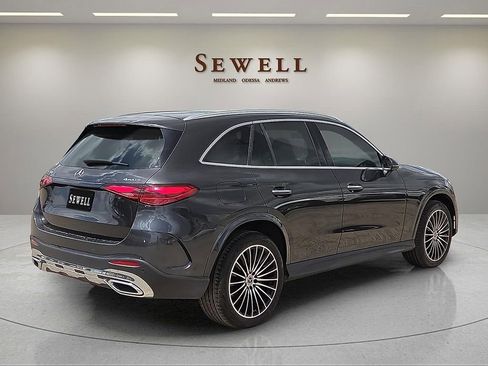 Used 2024 Mercedes-Benz GLC 300 4MATIC image 4