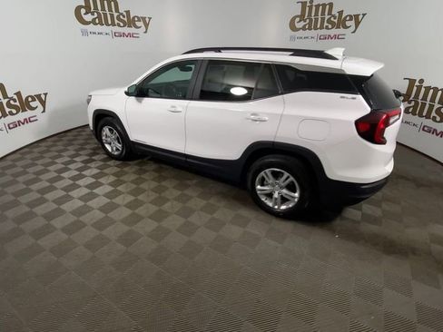 Used 2024 GMC Terrain SLE w/ Driver Convenience Package FWD image 4