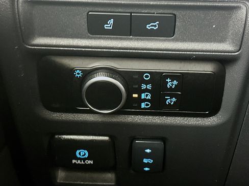 Used 2024 Ford Expedition Max XLT image 16