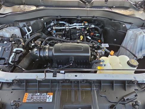 Used 2023 Ford Explorer XLT RWD image 13
