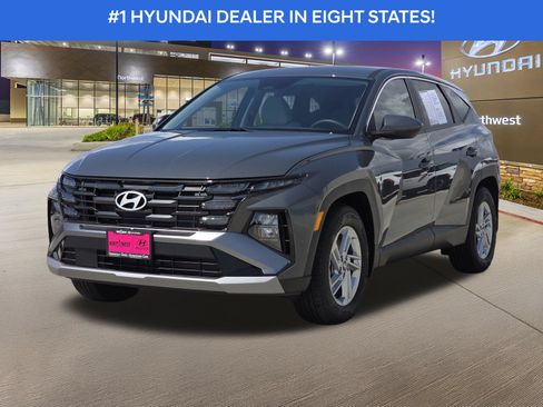 Certified 2026 Hyundai Tucson SE FWD image 2