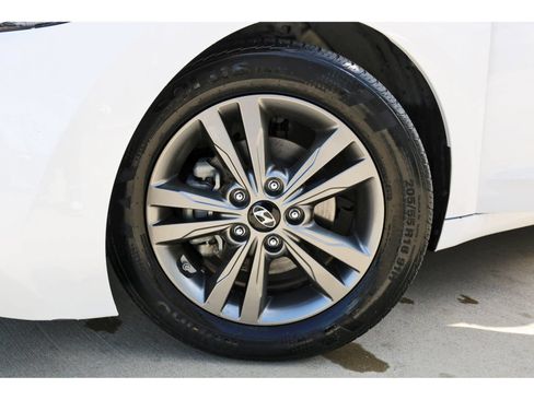 Used 2018 Hyundai Elantra SEL FWD image 31