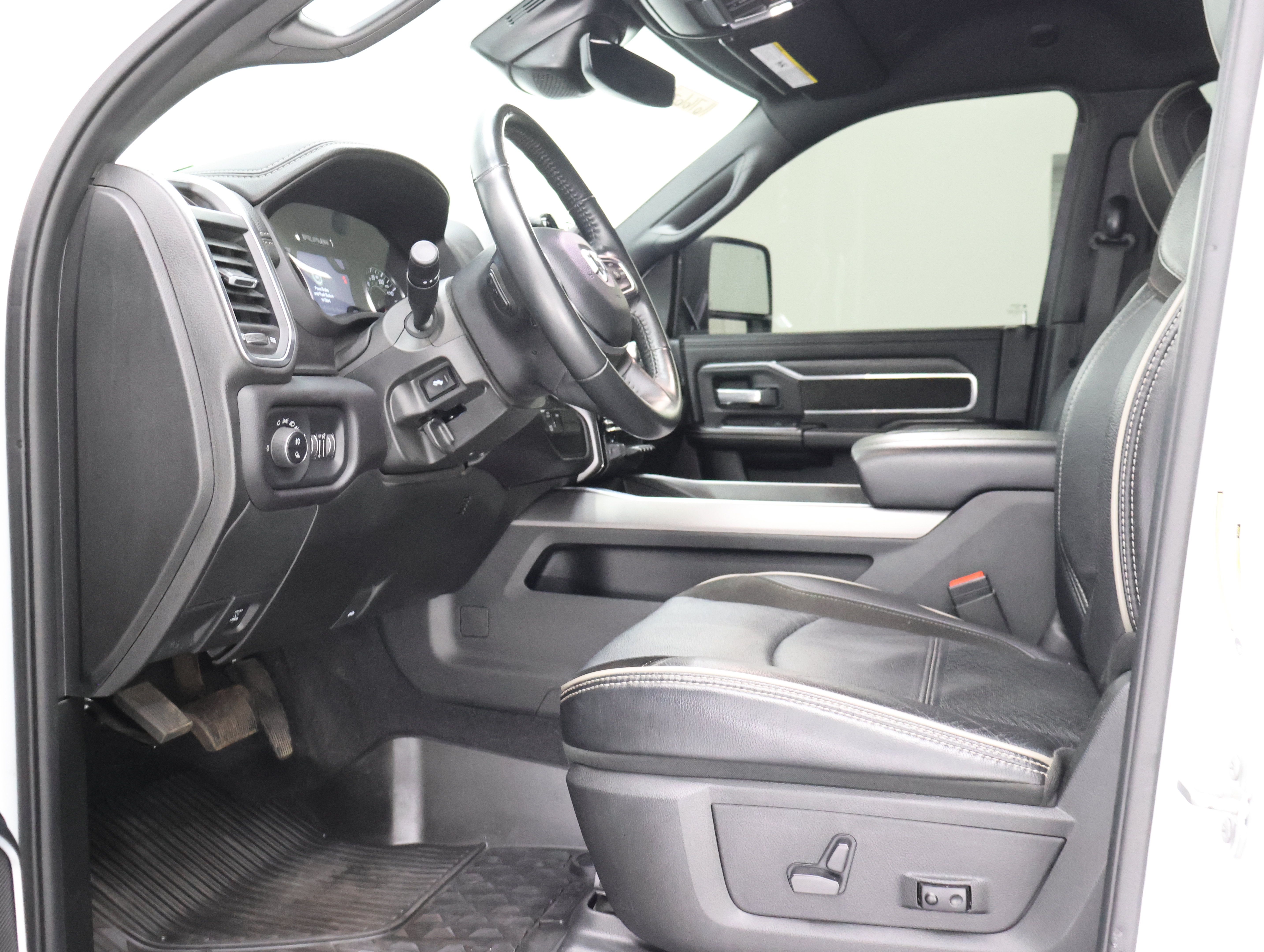 Used 2023 RAM 3500 Laramie w/ Night Edition AWD/4WD image 8