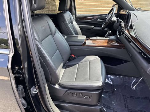 Used 2023 Cadillac Escalade ESV Luxury AWD/4WD image 7