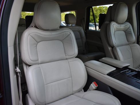 Used 2018 Lincoln Navigator Select RWD image 35