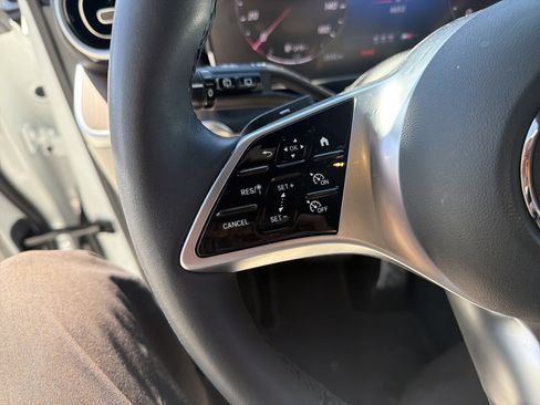 Used 2025 Mercedes-Benz GLC 300 4MATIC image 19