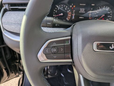 Used 2022 Jeep Compass Latitude FWD image 27